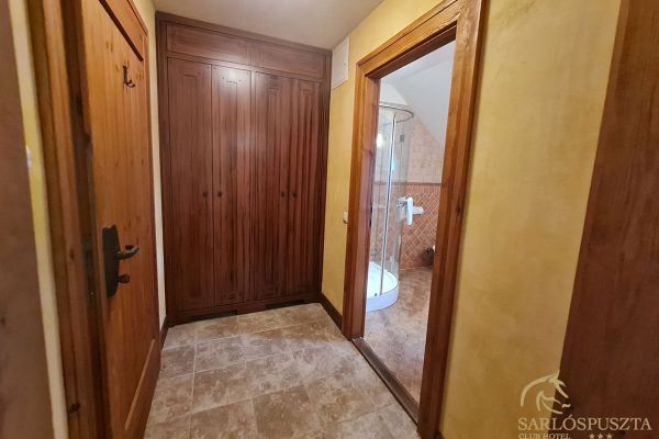 nadas-szoba03-06708BC3EF-EE17-43E9-AE95-0CA8EE9DA4F2.jpg