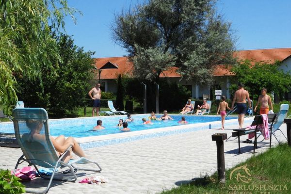 sara-hotel-medence-kepei045BE35ABA-CC67-062D-F57E-ED7CD0FF95F7.jpg